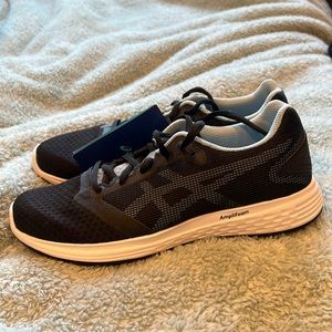 ASICS shoes BRAND NEW WITH TAGS